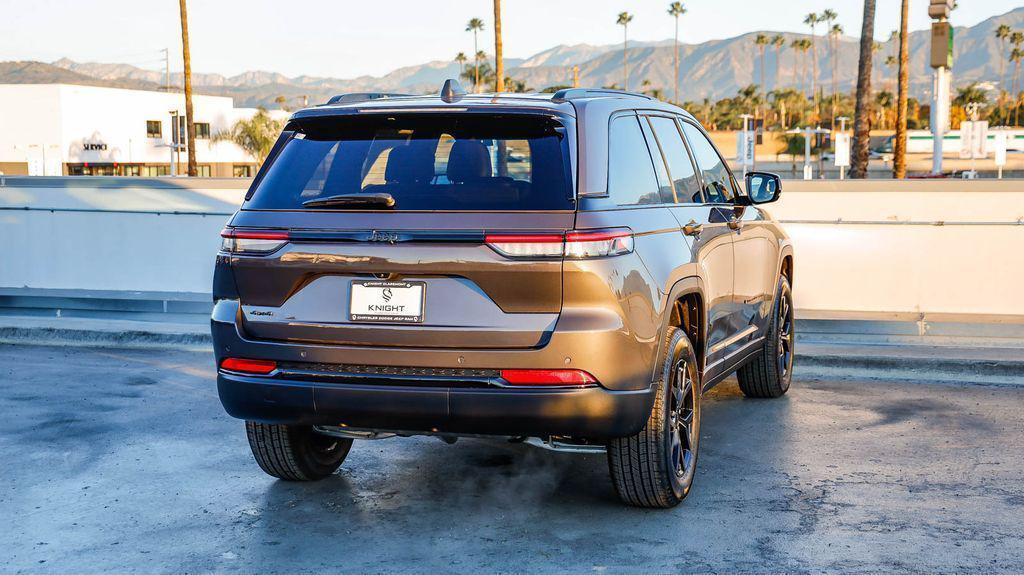 new 2025 Jeep Grand Cherokee car, priced at $32,476