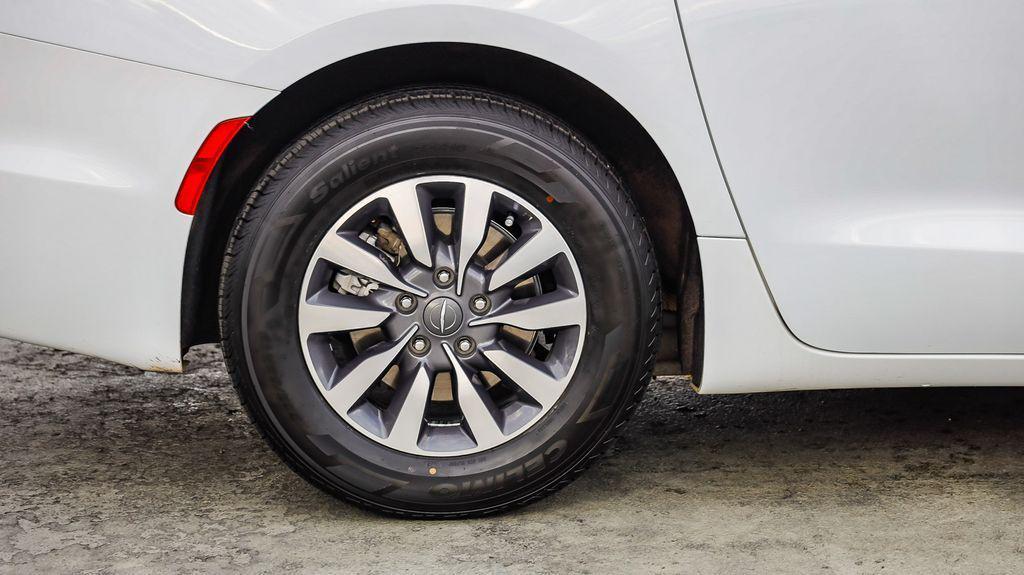 used 2024 Chrysler Pacifica Hybrid car, priced at $24,595