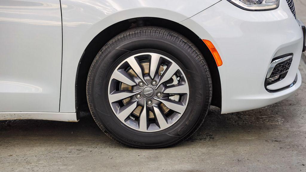 used 2024 Chrysler Pacifica Hybrid car, priced at $24,595