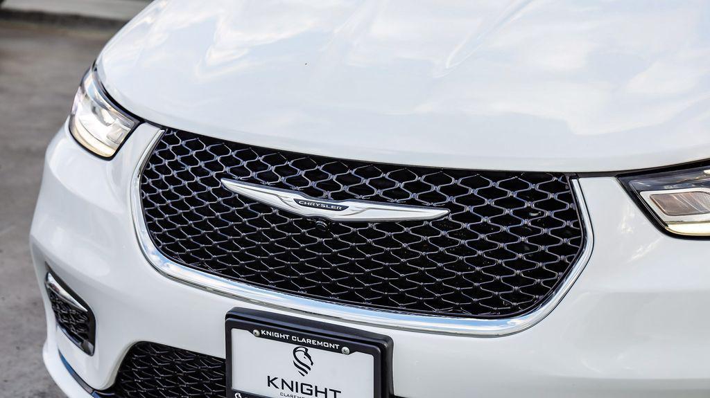 used 2024 Chrysler Pacifica Hybrid car, priced at $24,595