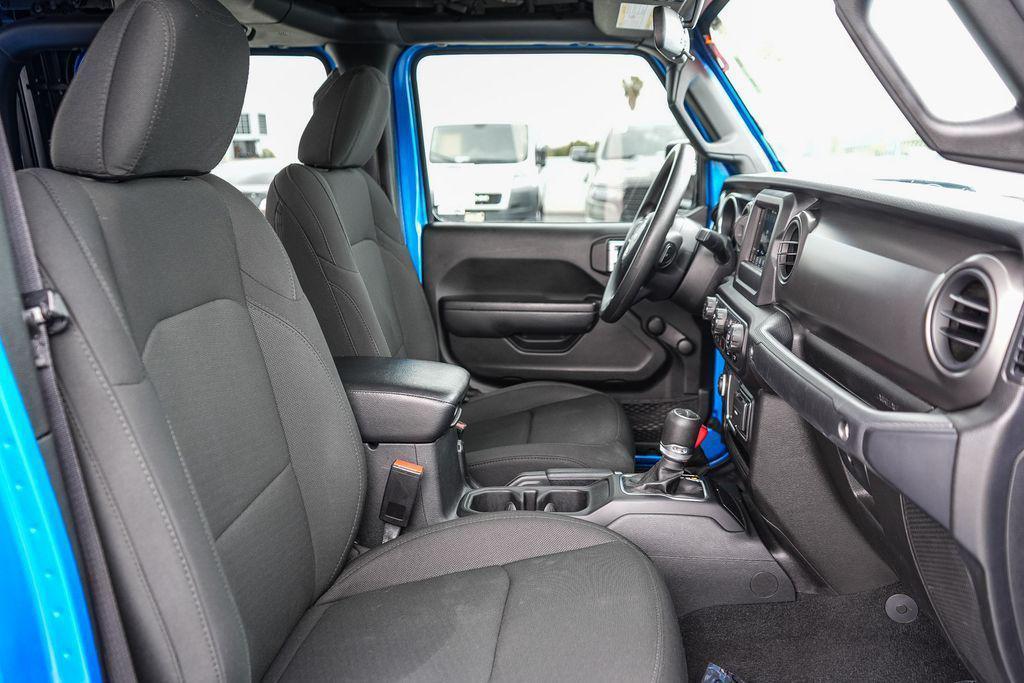 used 2022 Jeep Gladiator car, priced at $27,995