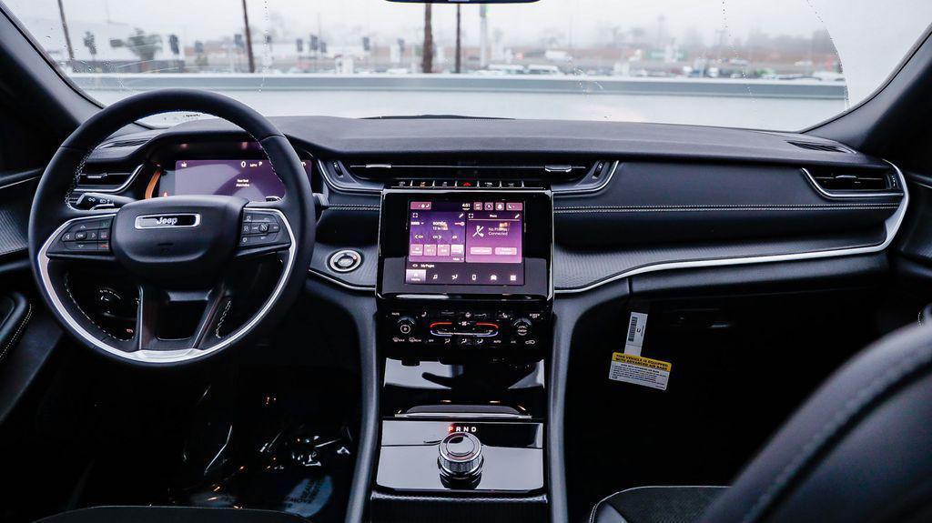 new 2025 Jeep Grand Cherokee car, priced at $30,990
