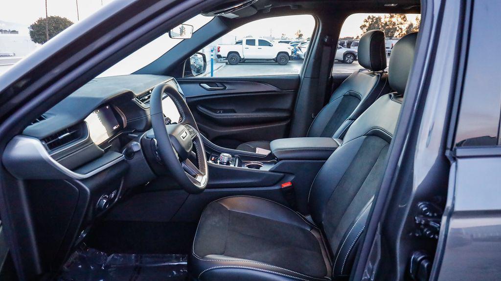 new 2025 Jeep Grand Cherokee car, priced at $35,950
