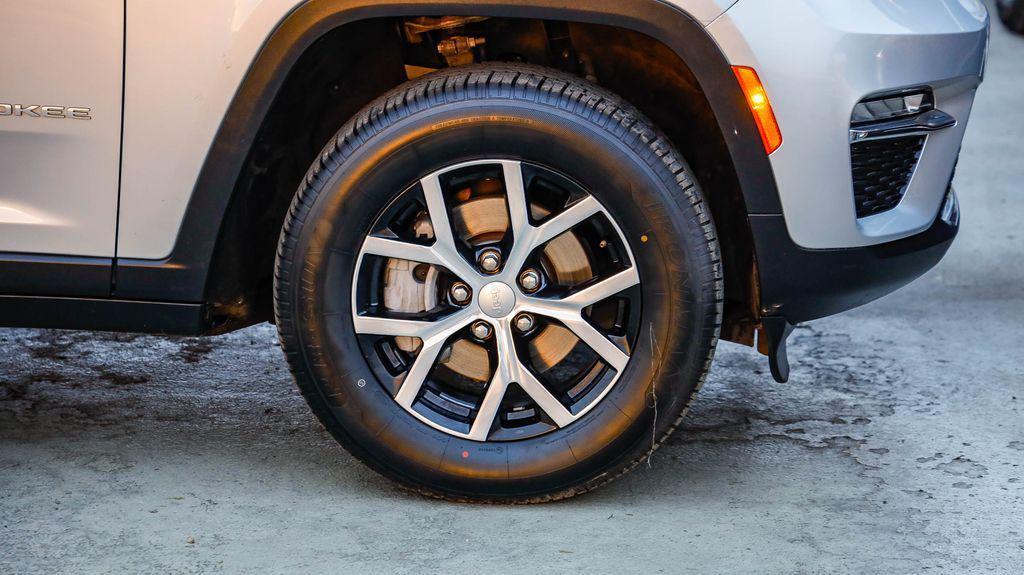 used 2024 Jeep Grand Cherokee car, priced at $24,892