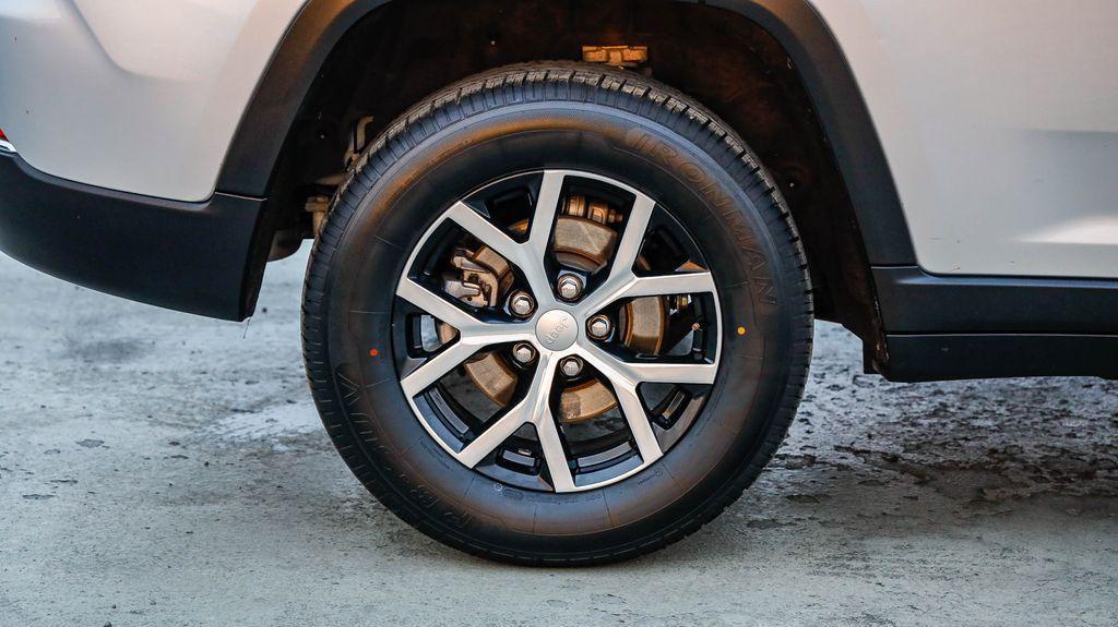 used 2024 Jeep Grand Cherokee car, priced at $24,892