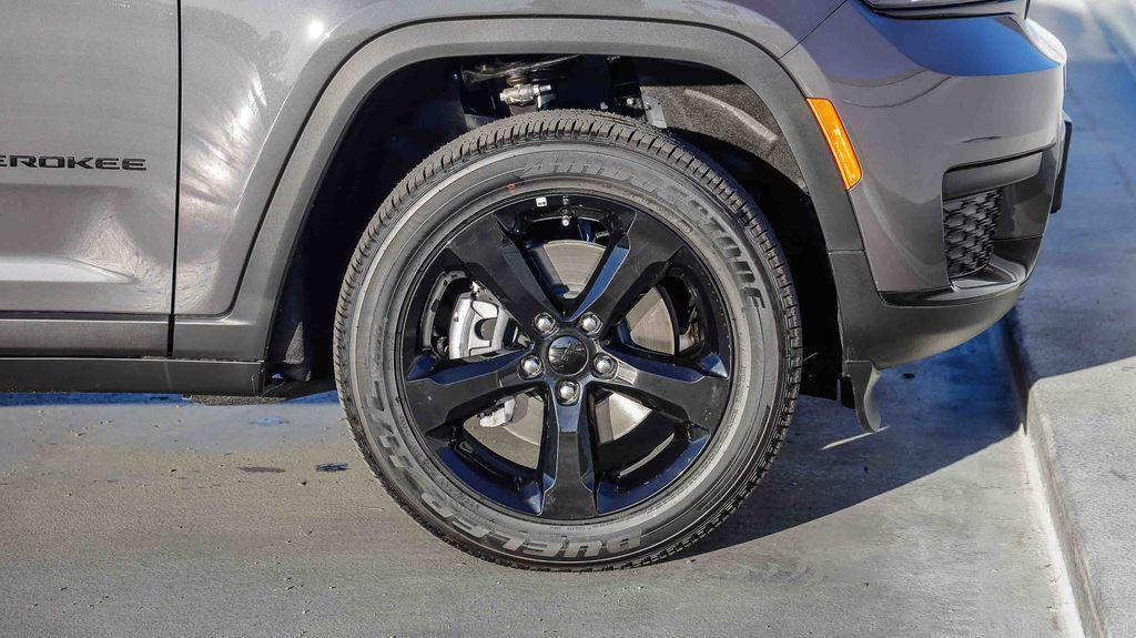 new 2025 Jeep Grand Cherokee L car, priced at $37,594