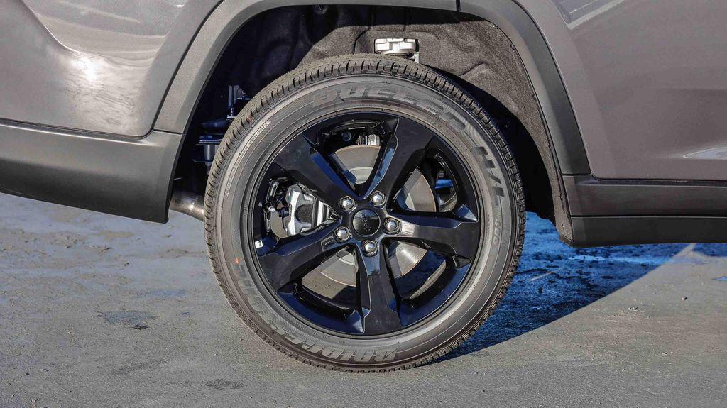 new 2025 Jeep Grand Cherokee L car, priced at $37,594