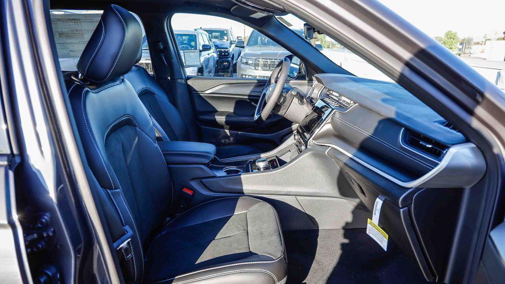 new 2025 Jeep Grand Cherokee L car, priced at $37,594