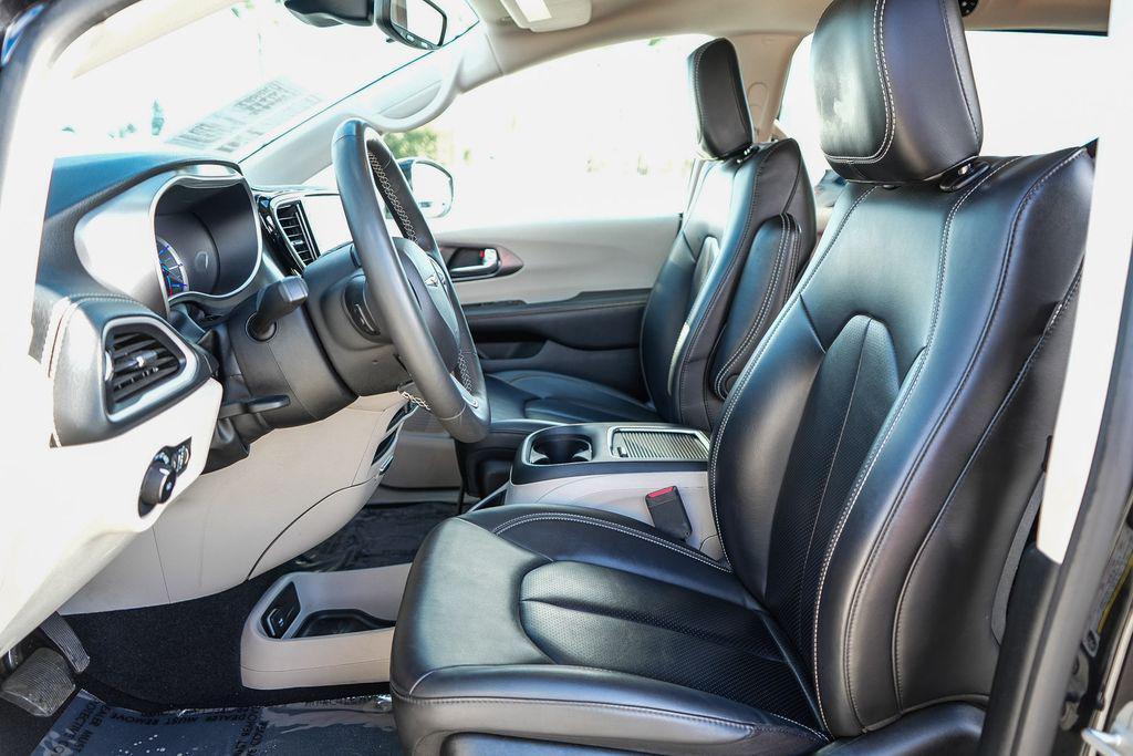 used 2024 Chrysler Pacifica Hybrid car, priced at $25,888