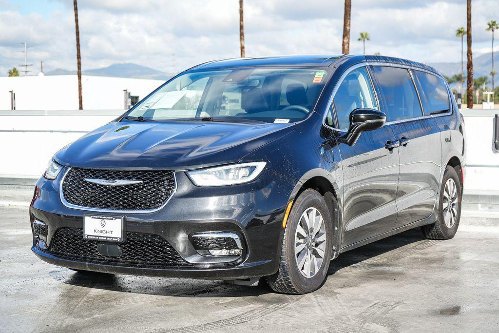used 2024 Chrysler Pacifica Hybrid car, priced at $25,888