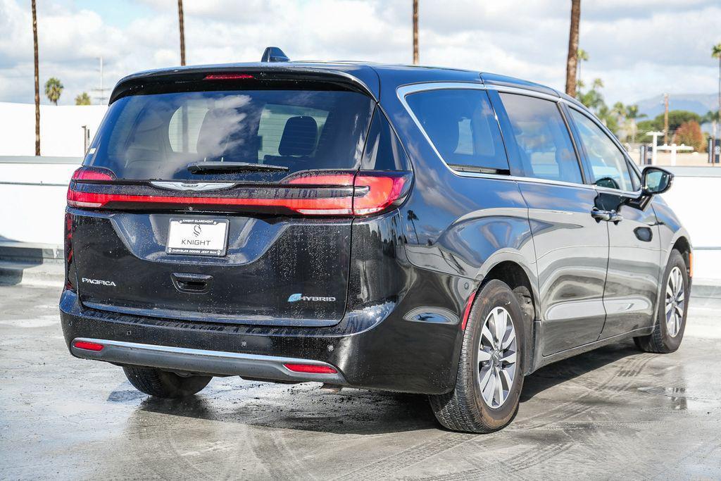 used 2024 Chrysler Pacifica Hybrid car, priced at $25,888