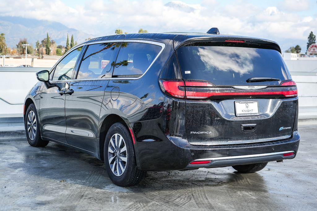 used 2024 Chrysler Pacifica Hybrid car, priced at $25,888