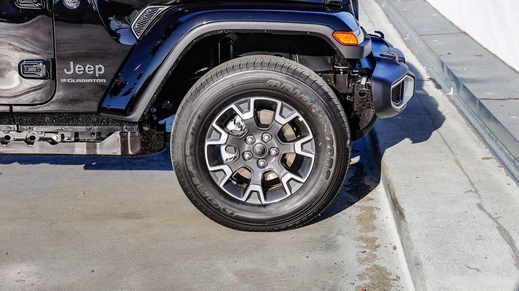 new 2026 Jeep Gladiator car, priced at $44,085