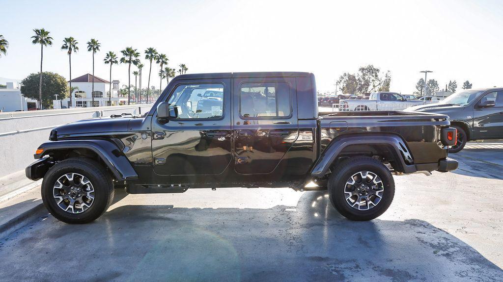 new 2026 Jeep Gladiator car, priced at $44,085