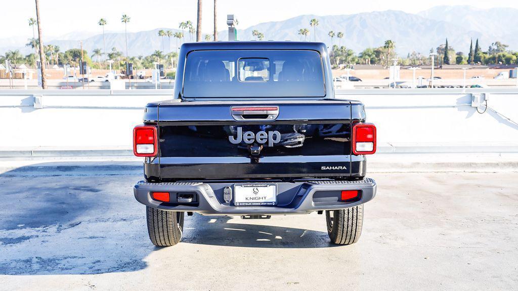 new 2026 Jeep Gladiator car, priced at $44,085