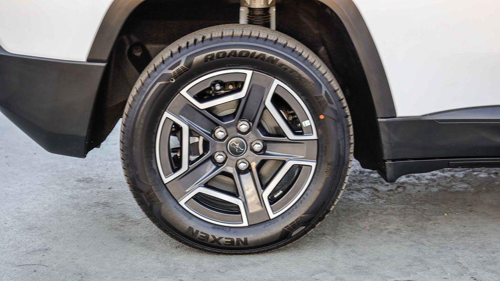 new 2026 Jeep Cherokee car, priced at $37,475