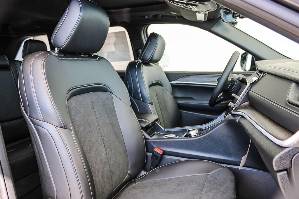 new 2026 Jeep Grand Cherokee car, priced at $35,751