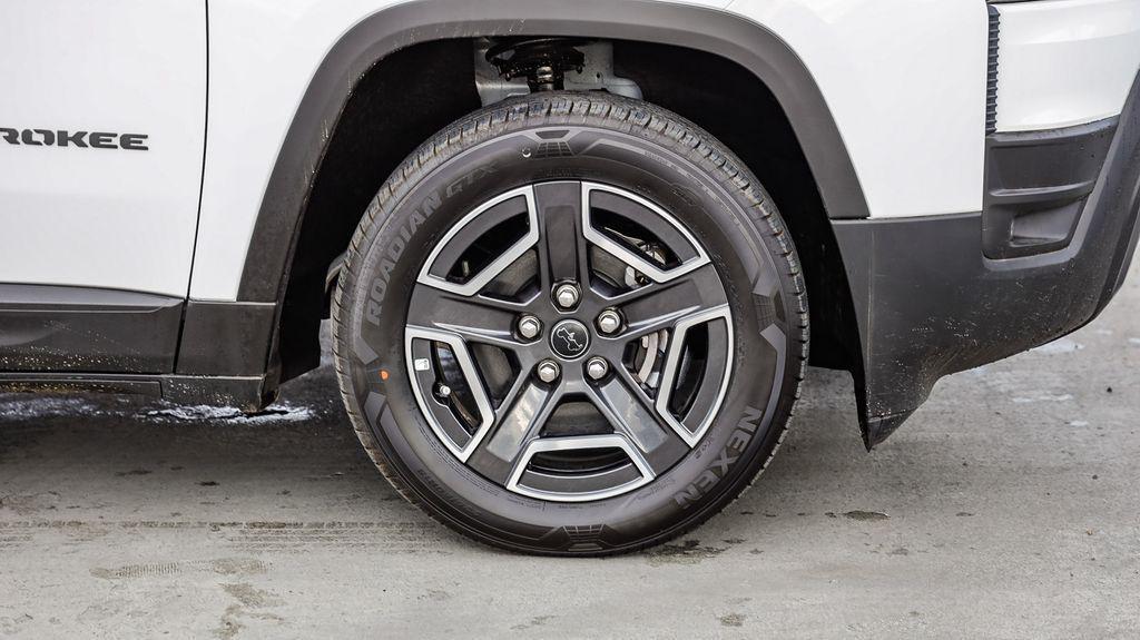 new 2026 Jeep Cherokee car, priced at $33,995