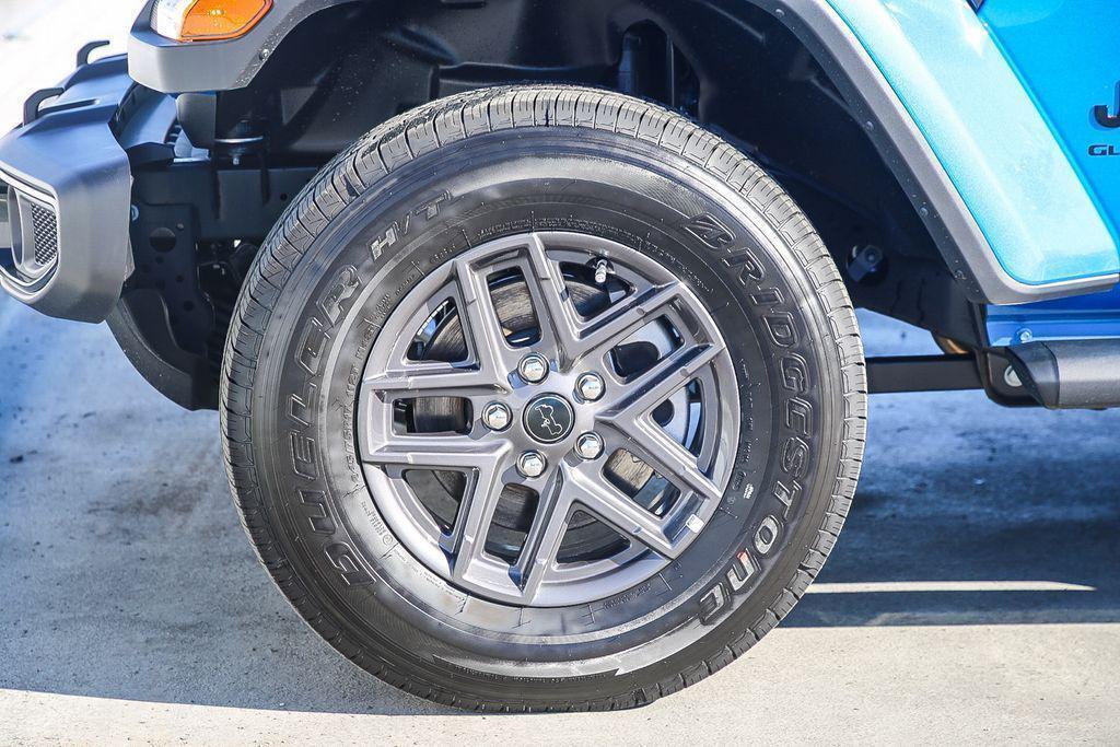 new 2025 Jeep Gladiator car, priced at $38,574