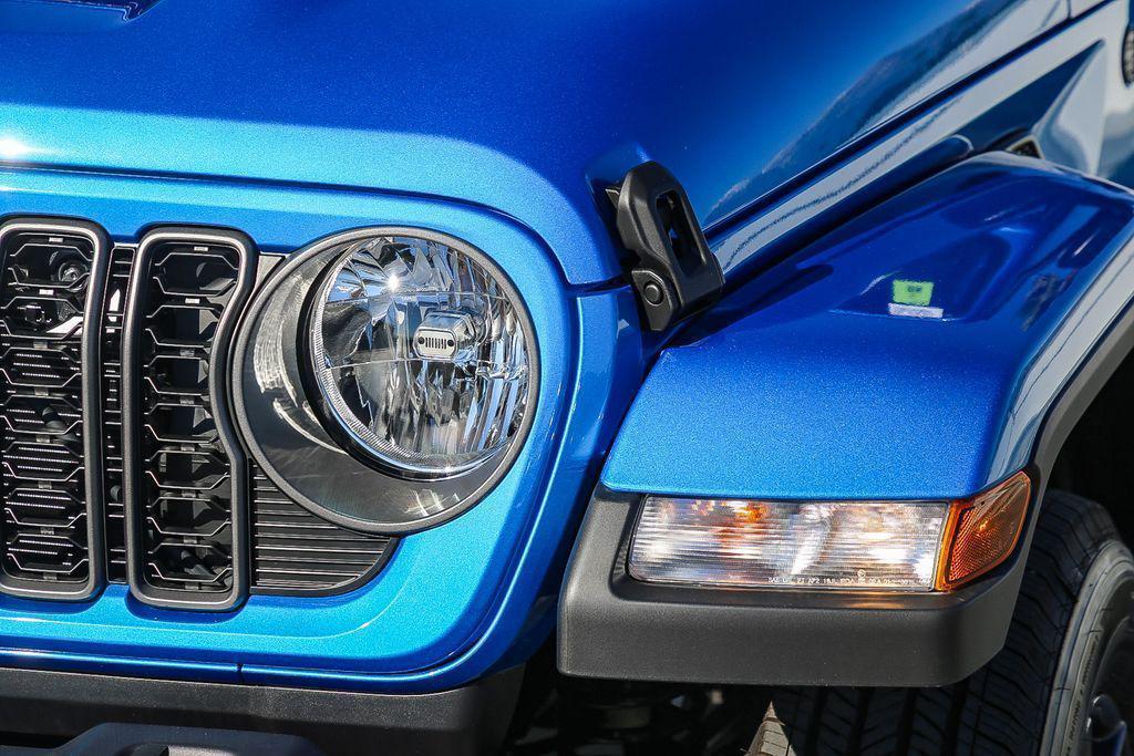 new 2025 Jeep Gladiator car, priced at $38,574