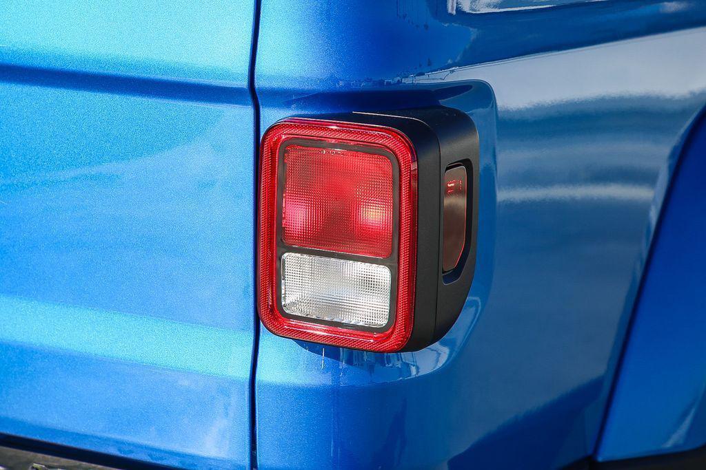 new 2025 Jeep Gladiator car, priced at $38,574