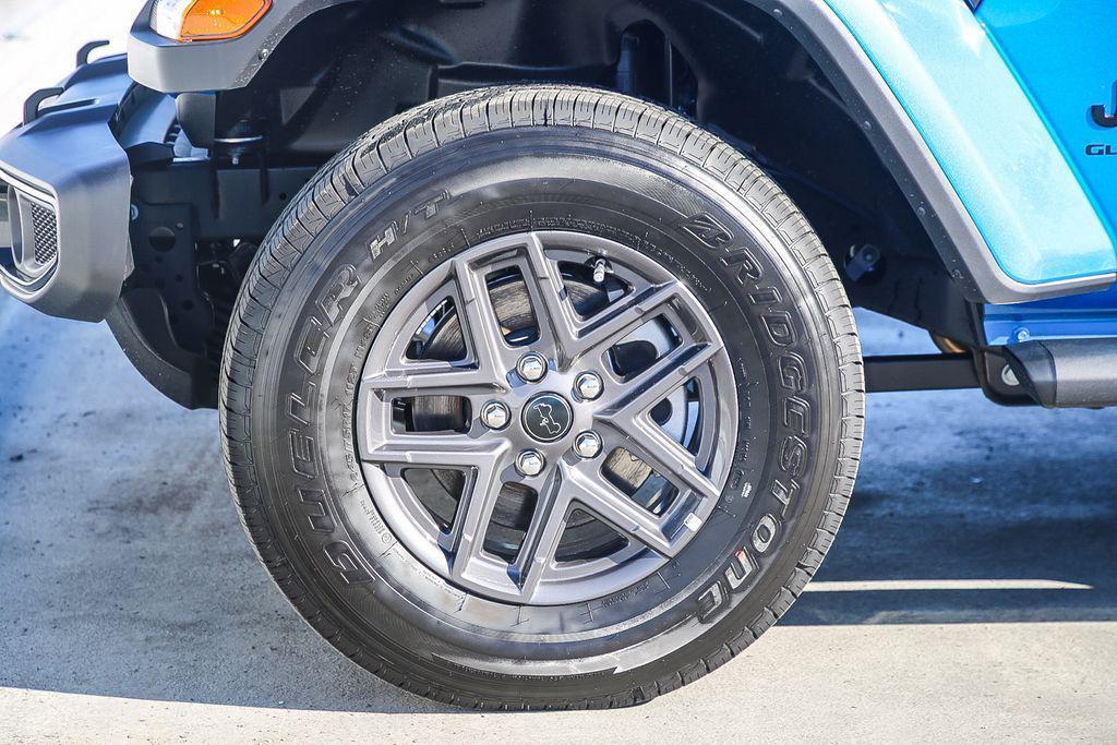 new 2025 Jeep Gladiator car, priced at $39,642