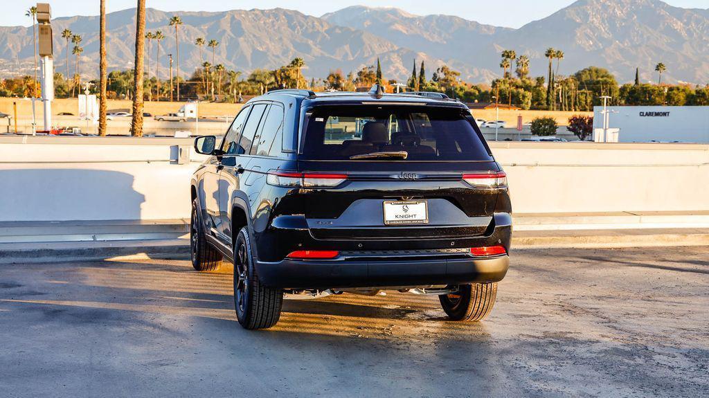 new 2025 Jeep Grand Cherokee car, priced at $35,004