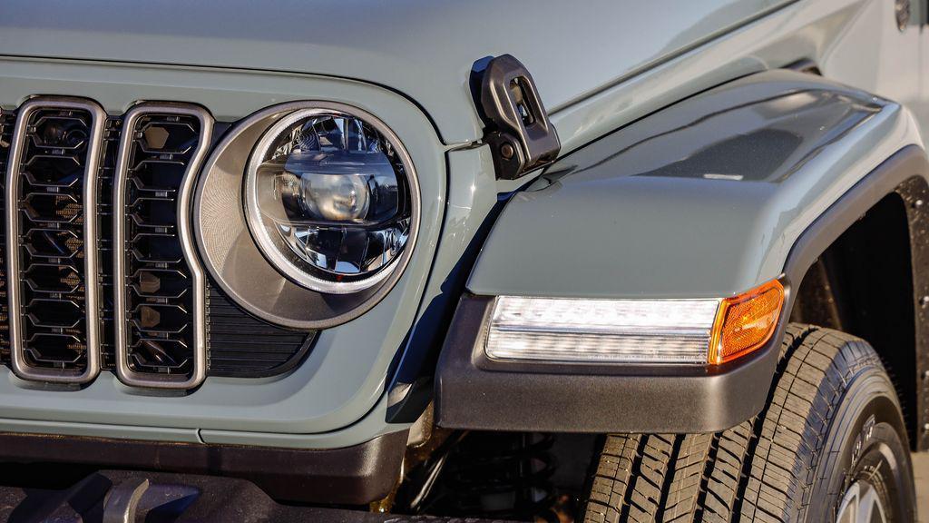 new 2026 Jeep Gladiator car, priced at $40,120