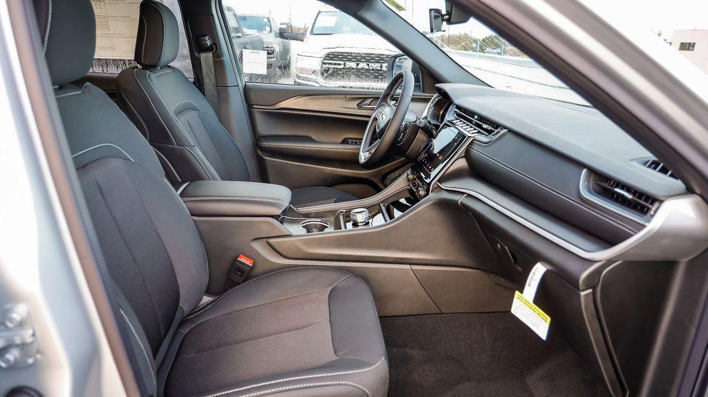 new 2025 Jeep Grand Cherokee car, priced at $30,882