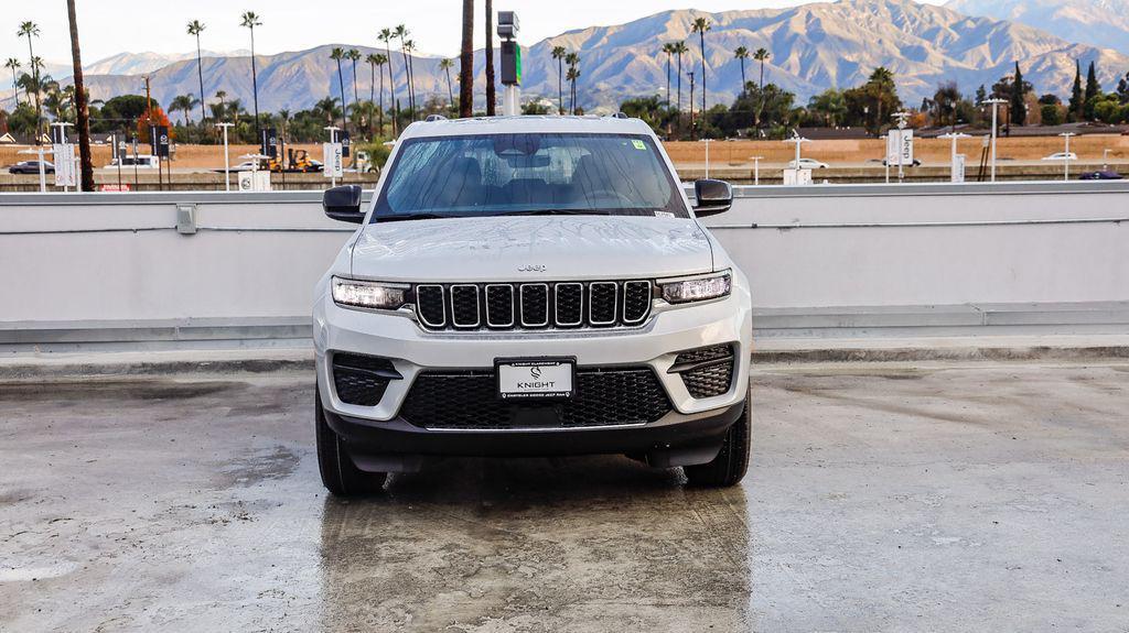 new 2025 Jeep Grand Cherokee car, priced at $30,882