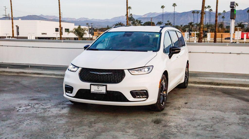 new 2026 Chrysler Pacifica car, priced at $38,951