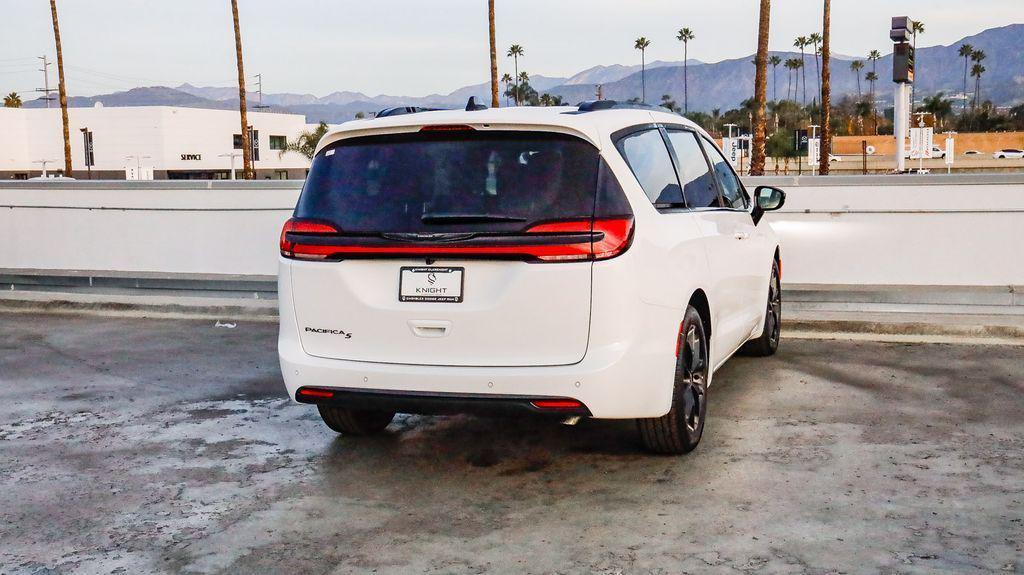 new 2026 Chrysler Pacifica car, priced at $38,951