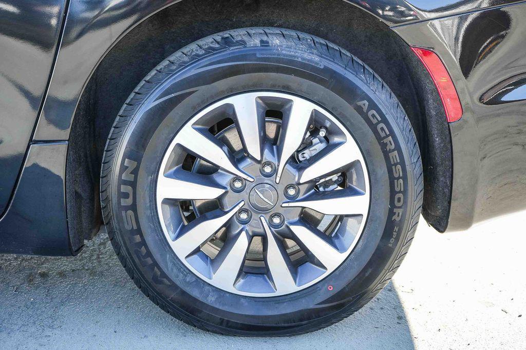 used 2023 Chrysler Pacifica Hybrid car, priced at $23,395