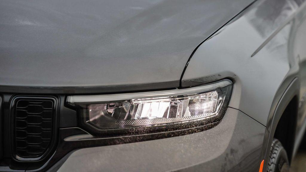 new 2025 Jeep Grand Cherokee car, priced at $35,004