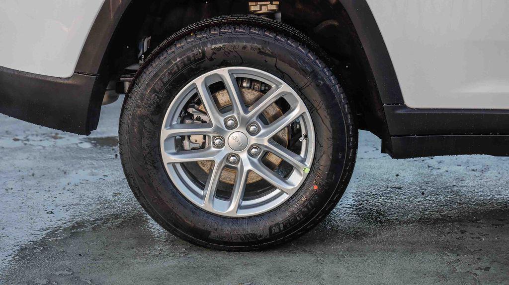 new 2025 Jeep Grand Cherokee car, priced at $25,011