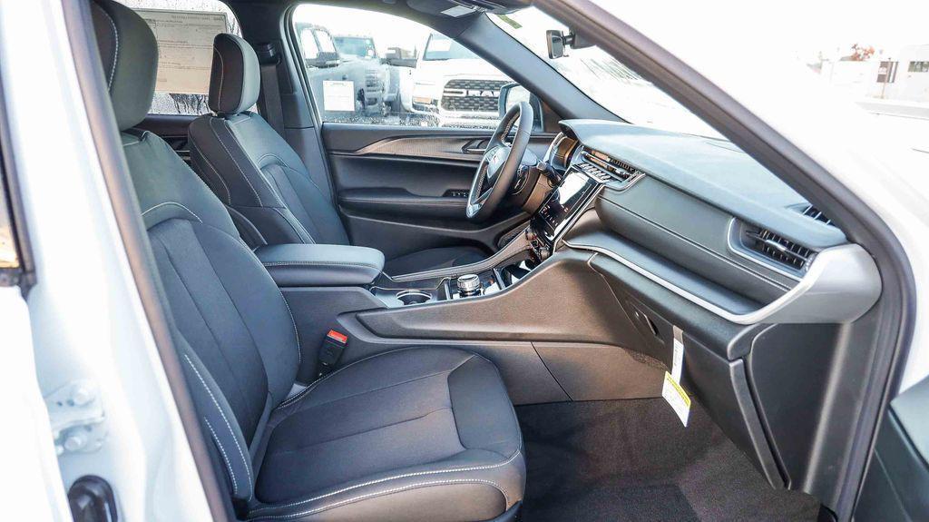 new 2025 Jeep Grand Cherokee car, priced at $25,011