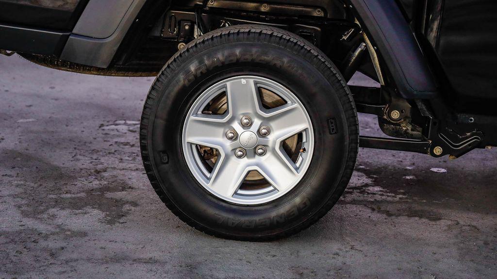 used 2023 Jeep Gladiator car, priced at $27,495