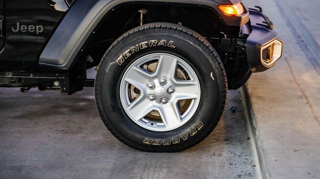 used 2023 Jeep Gladiator car, priced at $27,495