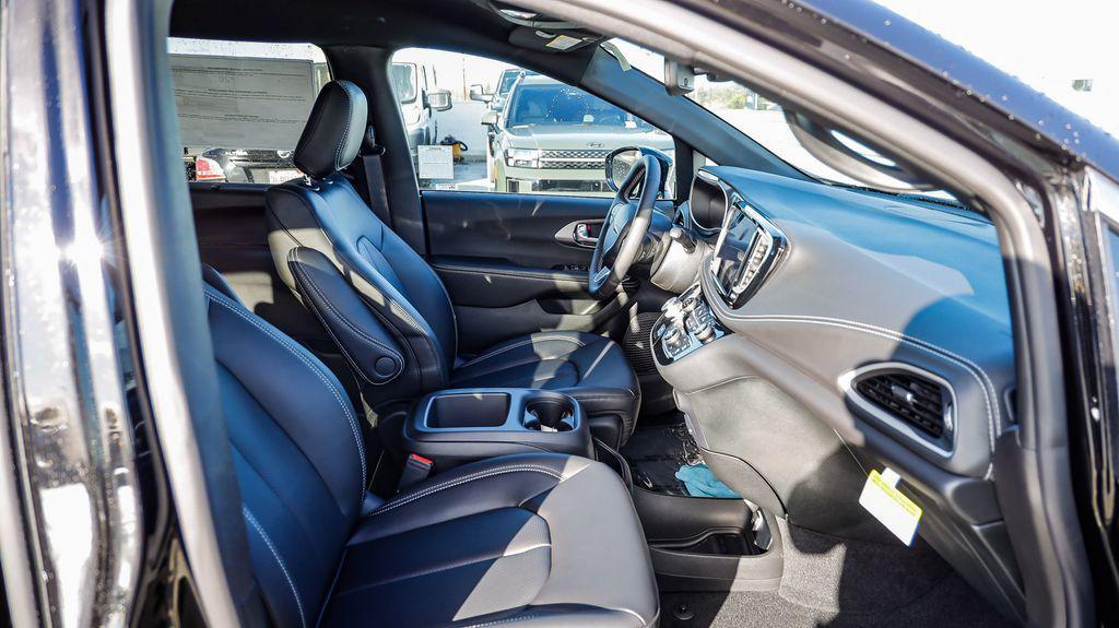 new 2026 Chrysler Pacifica car, priced at $38,979