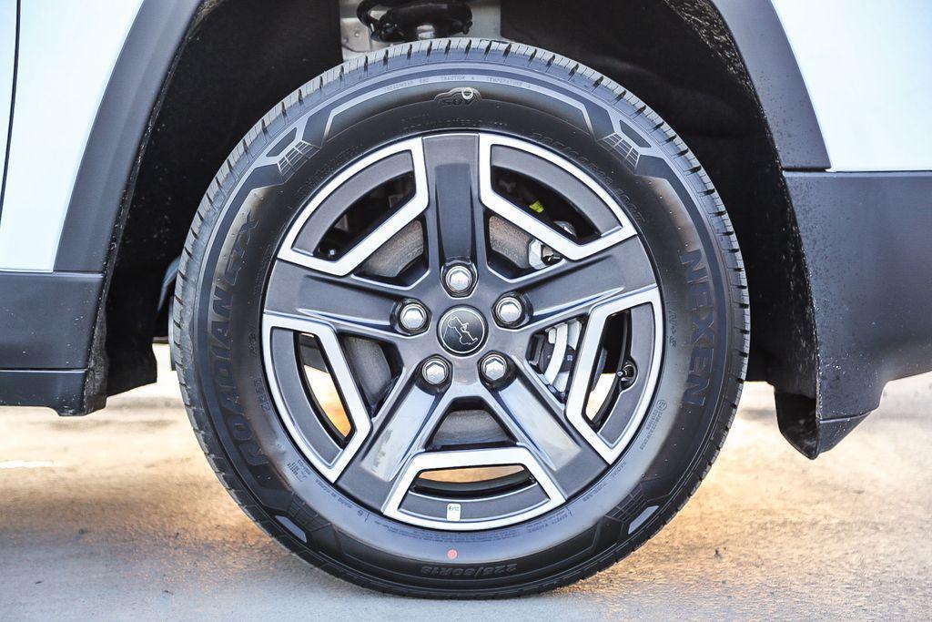 new 2026 Jeep Cherokee car, priced at $32,595