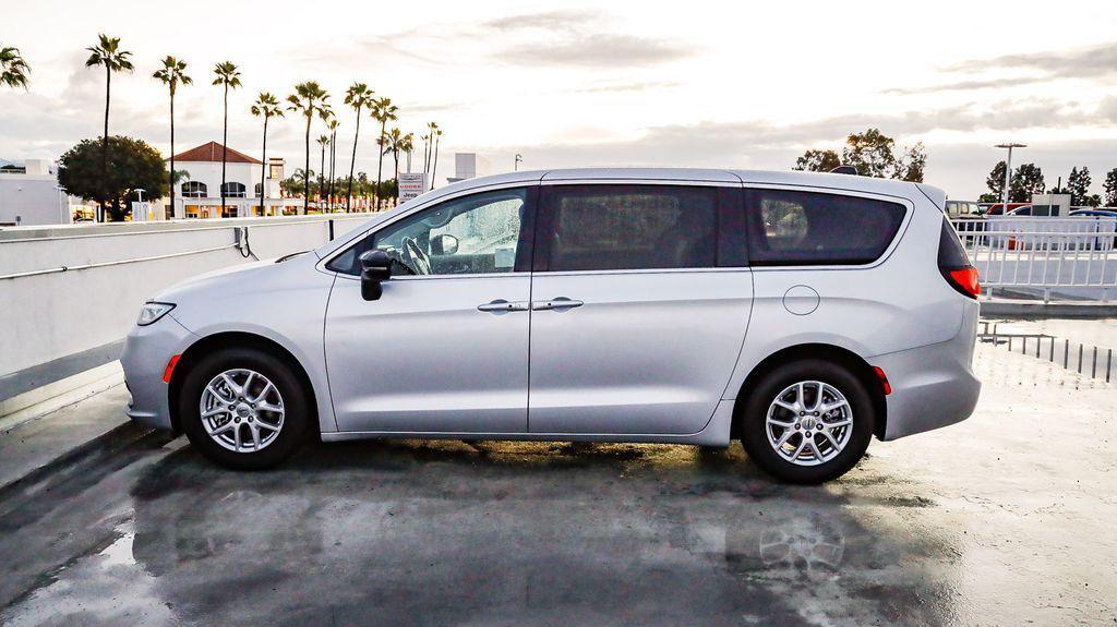 used 2024 Chrysler Pacifica car, priced at $23,612