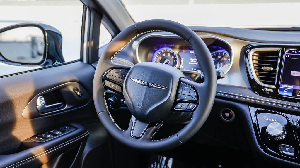 new 2026 Chrysler Pacifica car, priced at $36,094