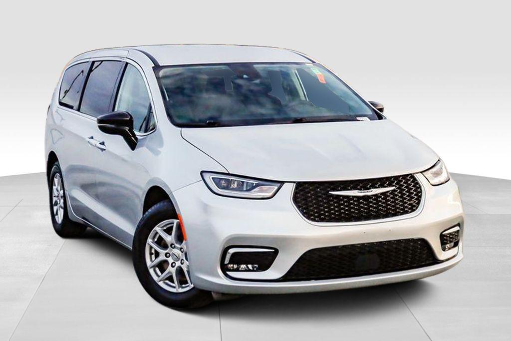 used 2024 Chrysler Pacifica car, priced at $23,226