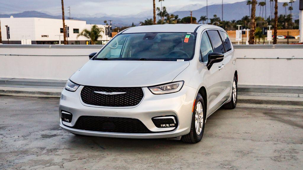 used 2024 Chrysler Pacifica car, priced at $23,226