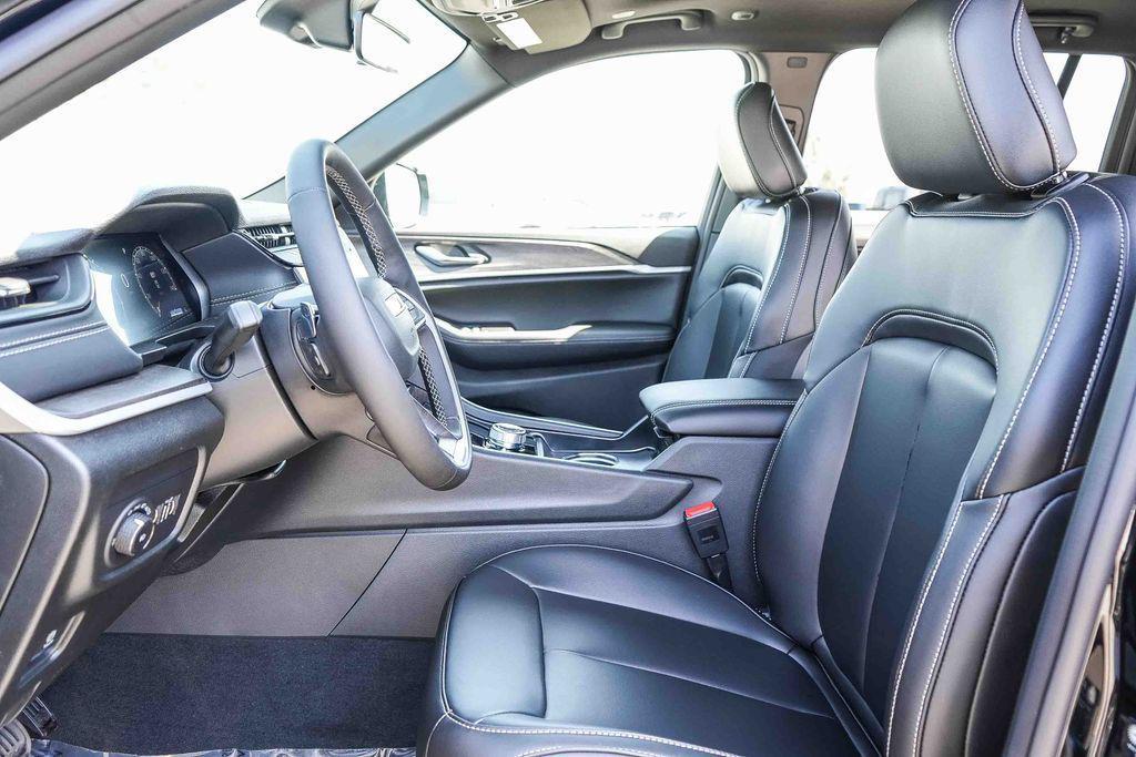 new 2026 Jeep Grand Cherokee car, priced at $45,420