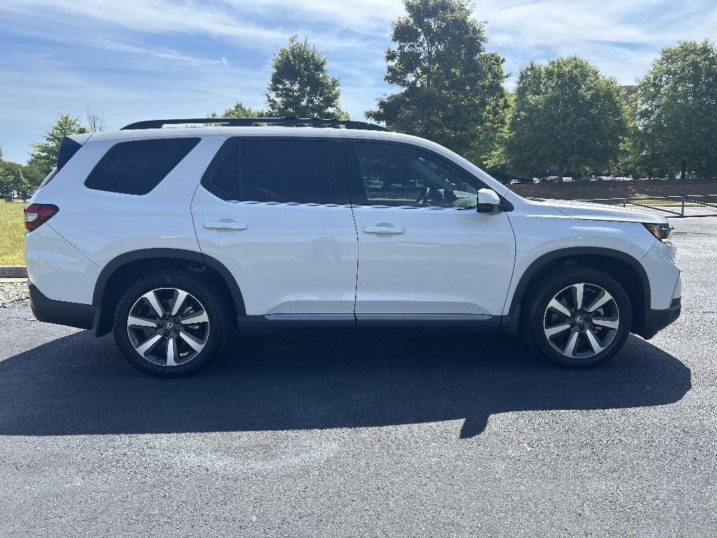 used 2023 Honda Pilot car, priced at $42,087