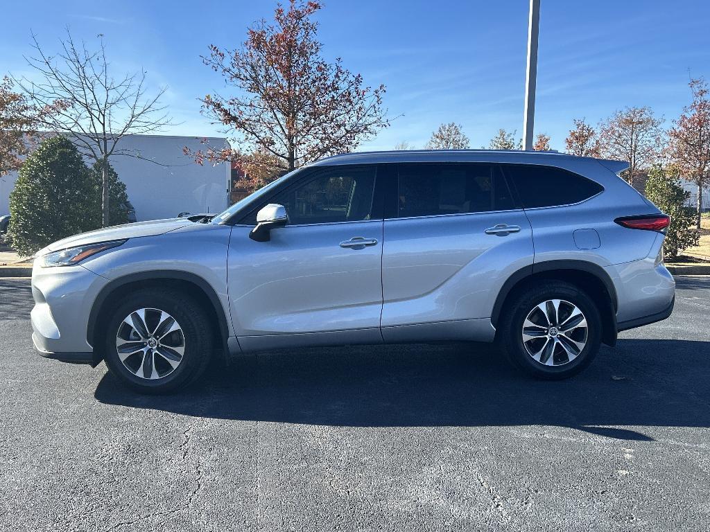 used 2020 Toyota Highlander car, priced at $26,125