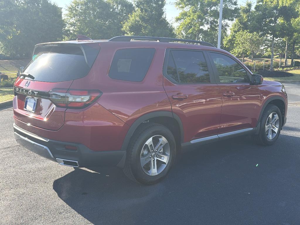 new 2026 Honda Pilot car, priced at $44,383
