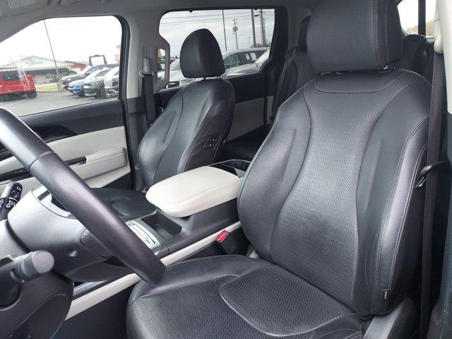 used 2024 Kia Carnival car, priced at $38,389