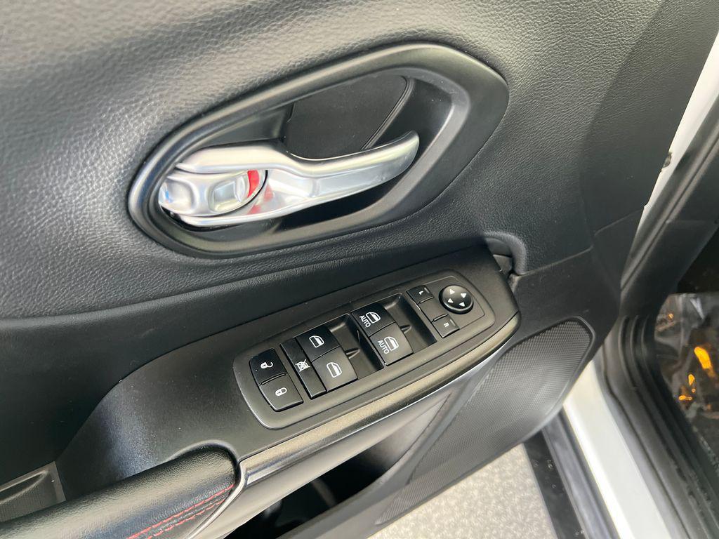 used 2021 Jeep Cherokee car, priced at $18,947